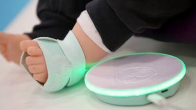 Owlet stops selling baby monitoring smart sock after FDA warning letter - fox29.com - Los Angeles - city Los Angeles