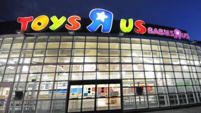 Toys R Us to open flagship store in New Jersey mall with 2-story slide, ice cream parlor - fox29.com - New York - Usa - state Florida - county Bergen - state New Jersey - city Orlando, state Florida