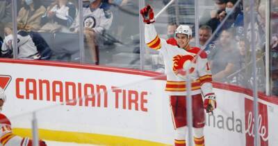 1 more Calgary Flames player, 1 support staff member enter NHL COVID-19 protocol - globalnews.ca