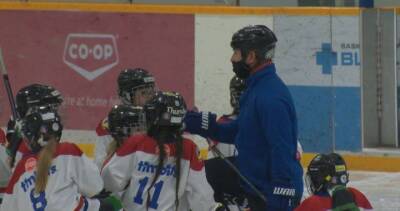 Manitoba hockey players age 12-17 face new COVID-19 arena rules Monday - globalnews.ca
