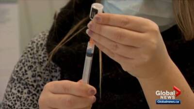 Alberta expanding eligibility for COVID-19 vaccine booster shots to all adults - globalnews.ca