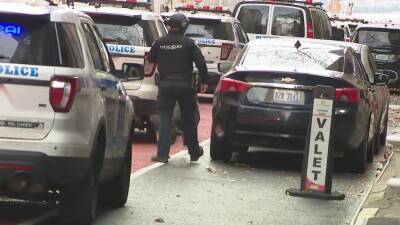 LOCKDOWN: Man with gun outside of UN headquarters in Manhattan - fox29.com - New York - city Manhattan