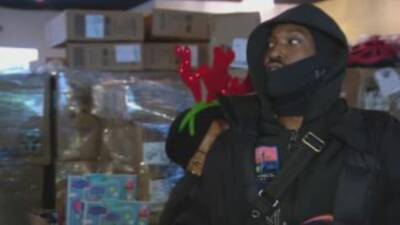 Michael Rubin - Meek Mill helps donate gifts to families in need for the holiday season - fox29.com