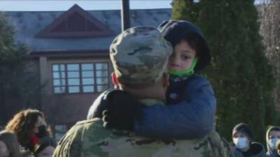 Hank Flynn - Air National Guardsman returns home, surprises son at school - fox29.com - Kuwait - Germany - Afghanistan - Qatar - Turkey - city Santa Claus