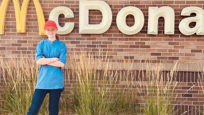 Minnesota teen jumps out of McDonald’s drive-thru window to save choking customer - fox29.com - state Minnesota - county Prairie