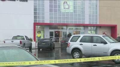 Burlington Coat Factory incident: 14-year-old girl fatally hit by stray bullet from police - fox29.com - Los Angeles - city Los Angeles - city Burlington