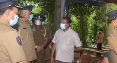 IGP visits deceased personnel residences - newsfirst.lk