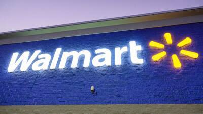 Mississippi woman surprises Walmart store by paying for Christmas shoppers' bill - fox29.com - state Florida - state Texas - state Mississippi - county Hill