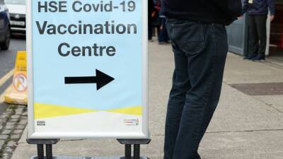 Covid vaccine centres resume after Christmas closure - rte.ie - Ireland
