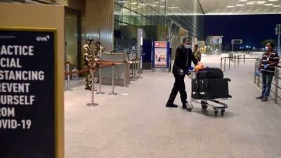 Mumbai: 9 international travellers test COVID positive so far amid Omicron threats - livemint.com - India - South Africa - city Mumbai