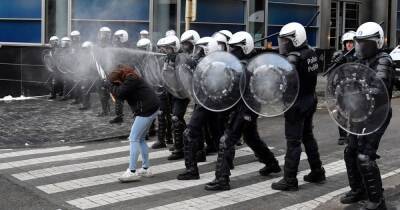 Belgian police use tear gas and water cannon as protesters march against Covid restrictions - manchestereveningnews.co.uk - Eu - city Brussels - Belgium