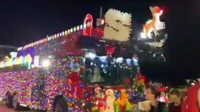 Kentucky firefighters show off ‘Santa Truck’ decked in holiday decorations - fox29.com - state Kentucky - city Santa - city Louisville, state Kentucky - city Santa Claus