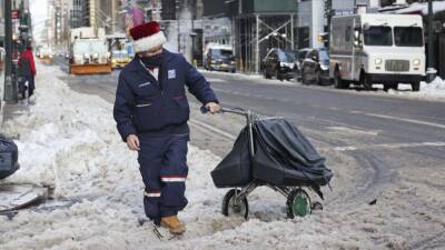 Holiday tipping: Can you tip your mail carrier? - fox29.com - New York - Usa - city Santa Claus
