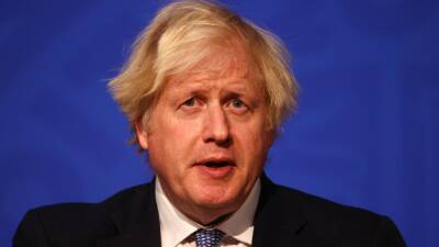 Boris Johnson - 'Work from home' and wider use of masks in England to curb Omicron - rte.ie - Britain