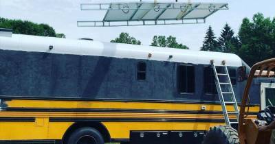 Man converts old school bus into bachelor pad after losing job and fiancé in pandemic - mirror.co.uk - Usa - state Massachusets - state South Dakota - county Craig