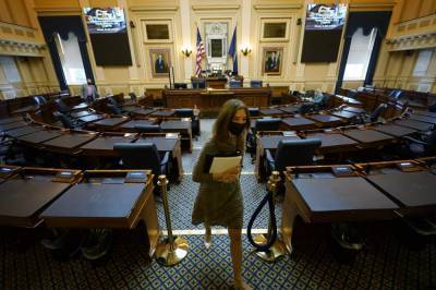 Hiccups as Virginia lawmakers adapt to legislating by Zoom - clickorlando.com - state Virginia - Richmond, state Virginia