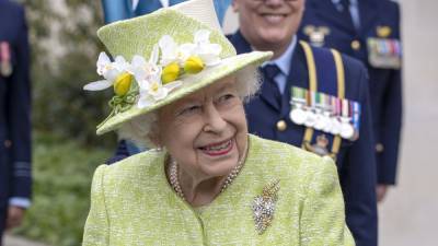 prince Philip - Queen Elizabeth Makes a Rare Royal Visit During Pandemic - justjared.com - Australia - city Windsor