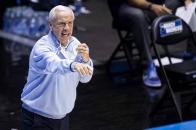 Hall of Fame coach Roy Williams retiring after 33-year run - clickorlando.com - state North Carolina - county Williams - state Kansas - state Wisconsin