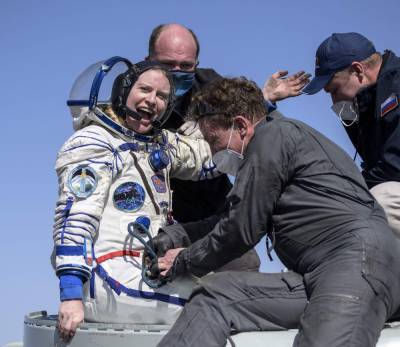 Kate Rubins - Michael Hopkins - American, 2 Russians return to Earth from space station - clickorlando.com - Usa - Russia - city Moscow - Kazakhstan - county Hopkins