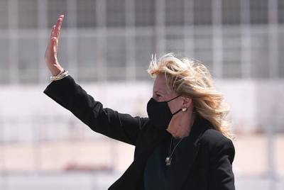 Jill Biden - Jill Biden treats reporters to April Fools' Day prank - clickorlando.com - state California - Washington
