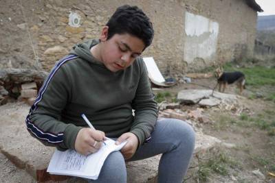 Hungary's poor Roma children struggle with digital education - clickorlando.com - Hungary