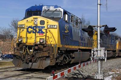 CSX 1Q profit dips 8% but railroad sees economy growing - clickorlando.com - state Florida - city Jacksonville, state Florida - state Nebraska - city Omaha, state Nebraska