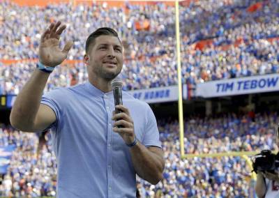 Reunited: Tebow signs with Jags, rejoins Meyer as tight end - clickorlando.com - New York - state Florida - city Jacksonville, state Florida