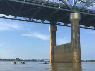 Kayaker's photos show crack in closed I-40 bridge in 2016 - clickorlando.com - state Tennessee - state Mississippi - state Arkansas - city Memphis, state Tennessee