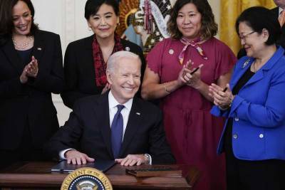 Joe Biden - Biden signs bill to counter spike in anti-Asian hate crime - clickorlando.com - county Pacific - Washington