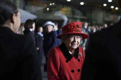 Boris Johnson - Elizabeth Ii Queenelizabeth (Ii) - Queen Elizabeth II visits carrier ahead of maiden deployment - clickorlando.com - China - Spain - city Portsmouth