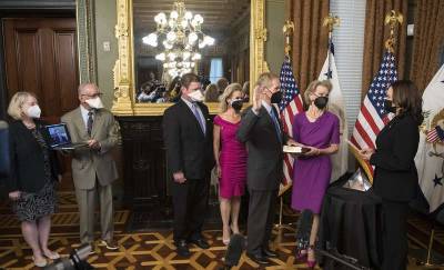 Donald Trump - Barack Obama - Jim Bridenstine - Kamala Harris - Bill Nelson sworn in as NASA Administrator - clickorlando.com - state Florida - city Orlando