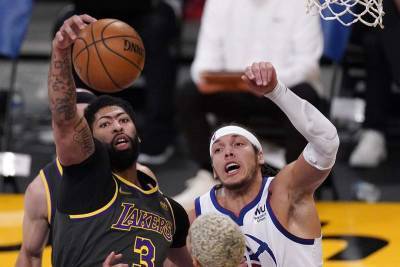 Anthony Davis - Nikola Jokic - Davis scores 25 as short-handed Lakers defeat Nuggets 93-89 - clickorlando.com - Los Angeles - city Los Angeles - county Davis