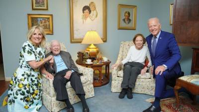 Joe Biden - Jimmy Carter - Jill Biden - Bidens, Carters pose for a photo during visit to Plains - fox29.com - county White - state Delaware - Georgia