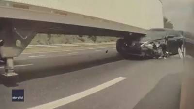 Tesla cameras capture moment trailing car crashes into 18-wheeler - fox29.com - state North Carolina - Charlotte, state North Carolina
