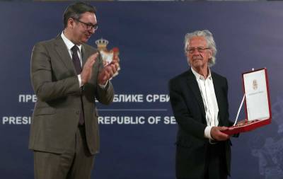 Aleksandar Vucic - Serbia gives award to 2019 Nobel Literature winner Handke - clickorlando.com - Austria - Eu - Serbia - city Belgrade - Bosnia And Hzegovina