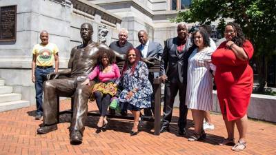 George Floyd - 700-pound statue of George Floyd unveiled in Newark - fox29.com - state New Jersey - county Hall - city Newark - city Minneapolis