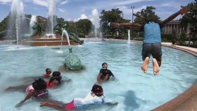 Philly residents look for heat wave relief by heading to Center City fountains - fox29.com - Philadelphia - county Logan - city Center
