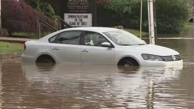 Bill Anderson - Thunderstorms dump heavy rain across Chester County leaving many drivers stuck in flooded streets - fox29.com - state Delaware - county Chester - city Downingtown