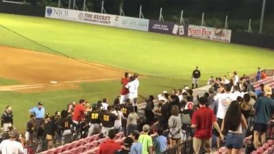 Baseball players confront unruly fans who allegedly poured beer on visiting team - fox29.com - state New Jersey - county Falls - county Sussex - city Detroit