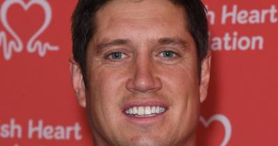 Vernon Kay - Steve Wright - Vernon Kay forced to quit This Morning debut after testing positive for Covid - manchestereveningnews.co.uk - county Wright