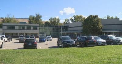 COVID-19: Walk-in vaccination clinic at Okanagan high school hopes to increase access, IHA says - globalnews.ca - county Lake - Canada