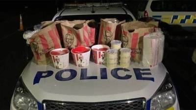 New Zealand cops bust men trying to sneak into locked-down city with 'large amounts' of KFC - fox29.com - New York - New Zealand - state Kentucky - city Hamilton