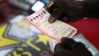 Joe Raedle - Powerball jackpot soars to $620M after no top winner in Wednesday drawing - fox29.com - state Florida