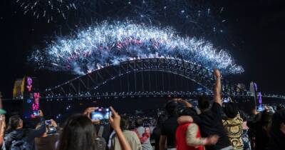 World welcomes 2022 with fireworks and parties but coronavirus threat continues - dailyrecord.co.uk - Australia - New Zealand