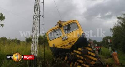 Train derails close to Kala Oya railway station - newsfirst.lk