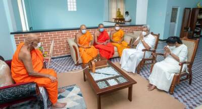 Gotabaya Rajapaksa - President continues Kandy visit, Obtains blessings from Maha Sangha - newsfirst.lk - Sri Lanka - city Sangha