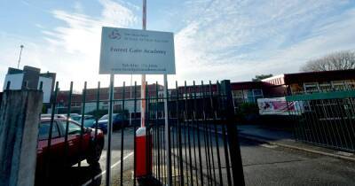 "It's ridiculous... I'm so mad about it": Parents blast school for not letting pupils attend without proof of negative Covid test - manchestereveningnews.co.uk - city Manchester