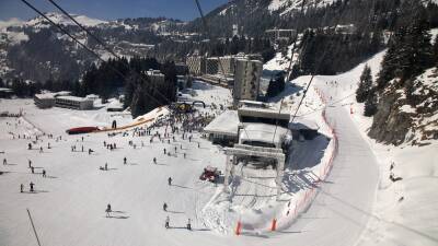 Skier charged with manslaughter after killing 5-year-old in crash - fox29.com - Britain - France