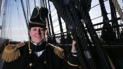 Billie Farrell becomes 1st woman to command USS Constitution - fox29.com - Britain - city Boston - county Newport - state Rhode Island