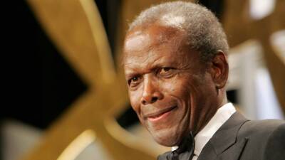 Sidney Poitier’s Family Holding Private Memorial For the Late Actor Due to the Pandemic - etonline.com - state California - county Hill - city Beverly Hills, state California - Bahamas